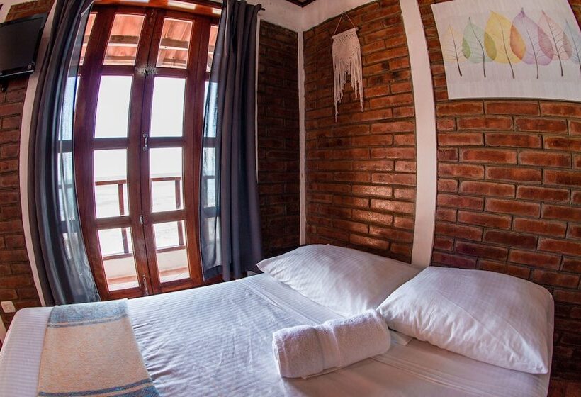 هتل Miramar Surfcamp