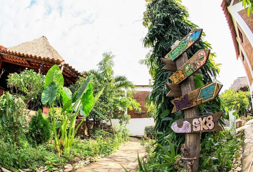 هتل Miramar Surfcamp