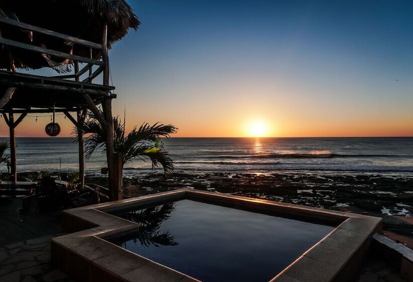هتل Miramar Surfcamp