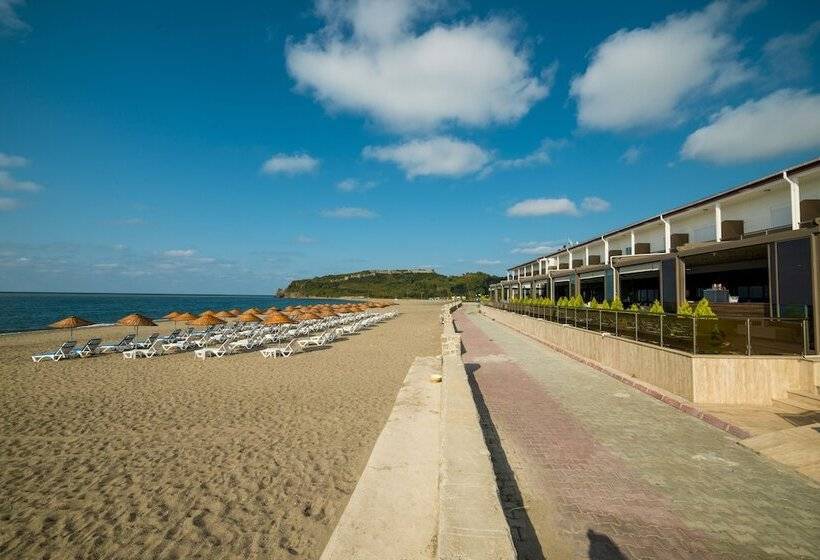 בית מלון כפרי Sanli Beach Resort