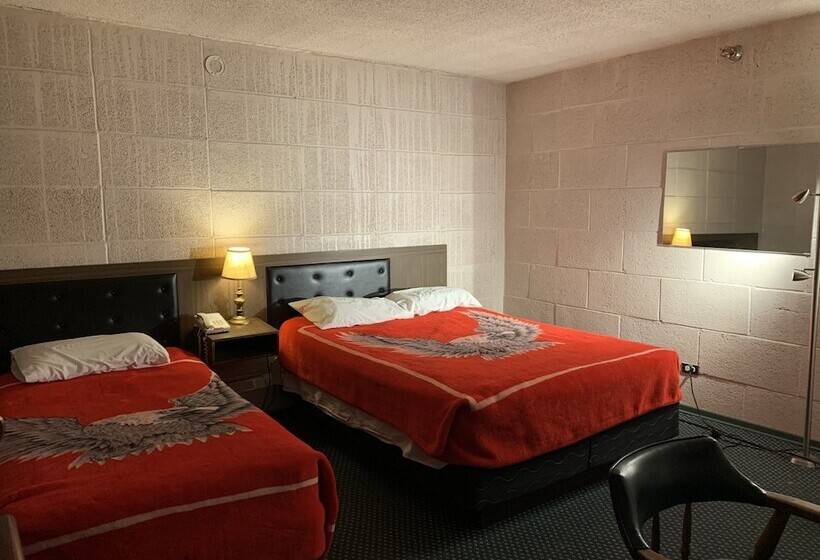 هتل Sheridan Lawrence Inn