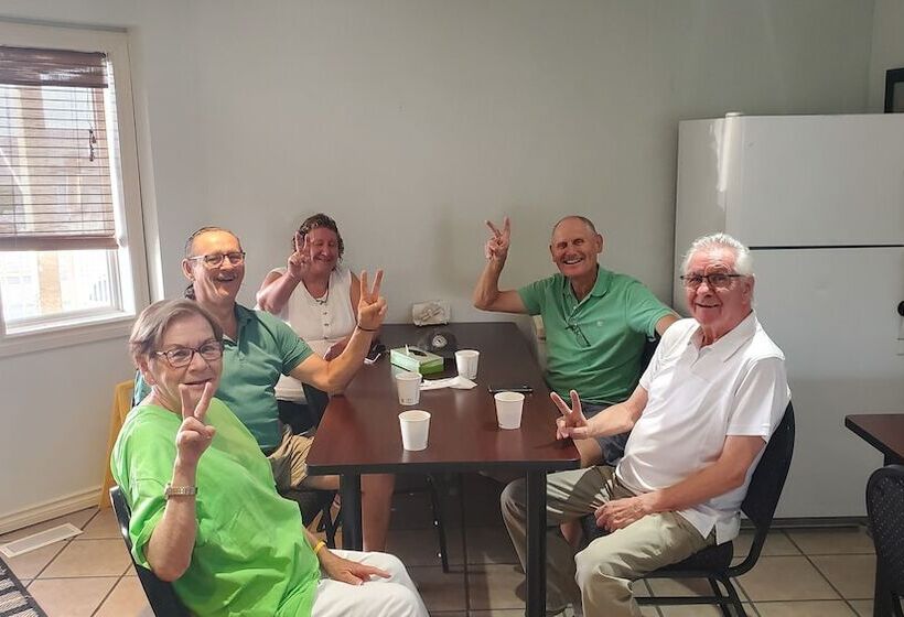 فندق على الطريق Shoreside Inn & Suites