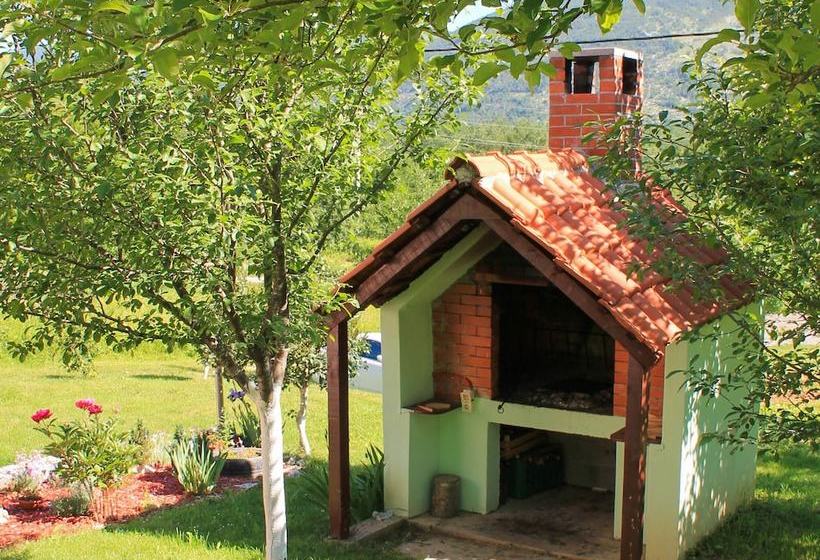 Peaceful Cottage In Stikada With Garden