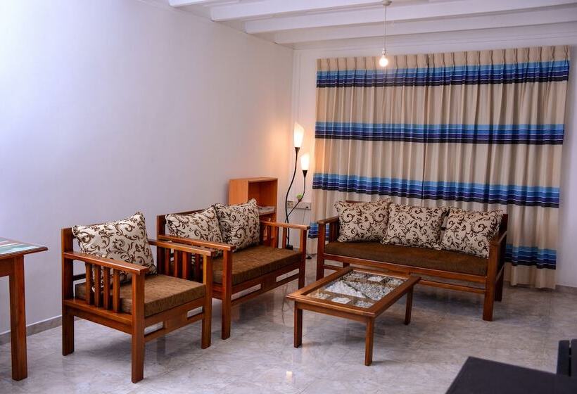 פנסיון Ceylon Saradiel Home Stay