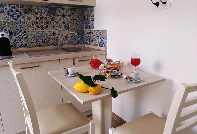 بنسيون Lemons & Sun Apartment