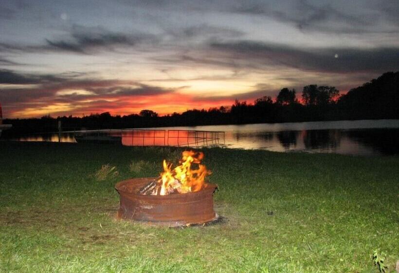 Sunset Pines Resort