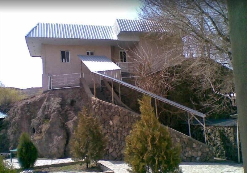 Отель Khosrov