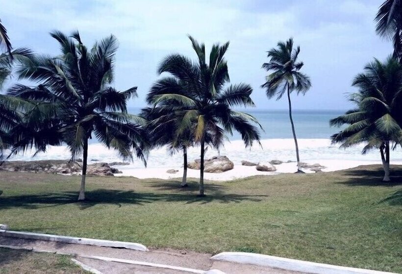 Отель Tills Beach