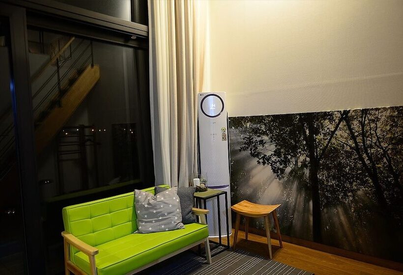 בית מלון כפרי Jeju Clair De Lune Pension
