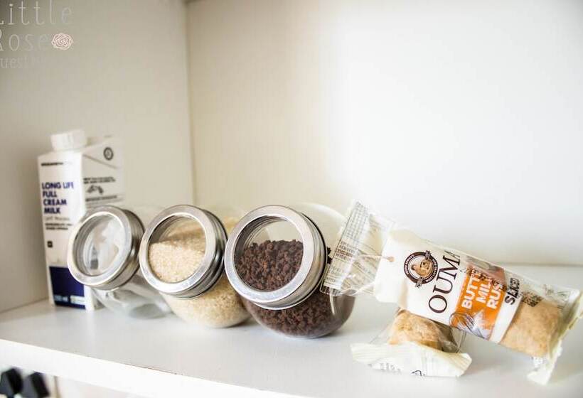 هتل Little Rose Guesthouse & Self Catering