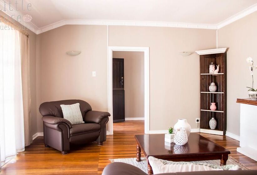 هتل Little Rose Guesthouse & Self Catering