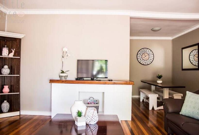 هتل Little Rose Guesthouse & Self Catering