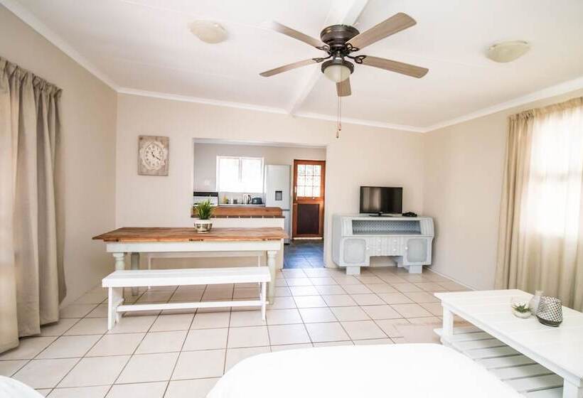 هتل Little Rose Guesthouse & Self Catering