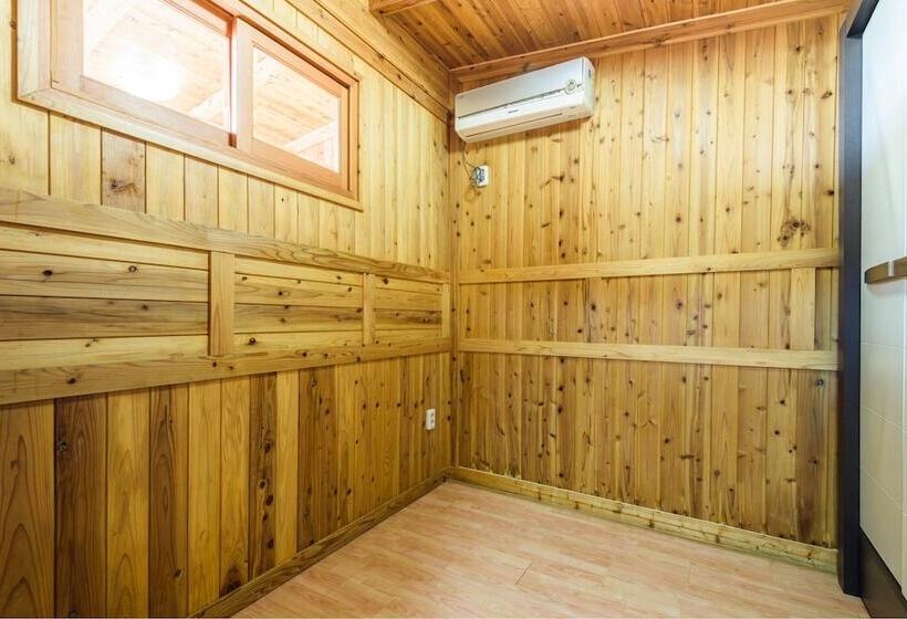 هتل Longbeach Pension