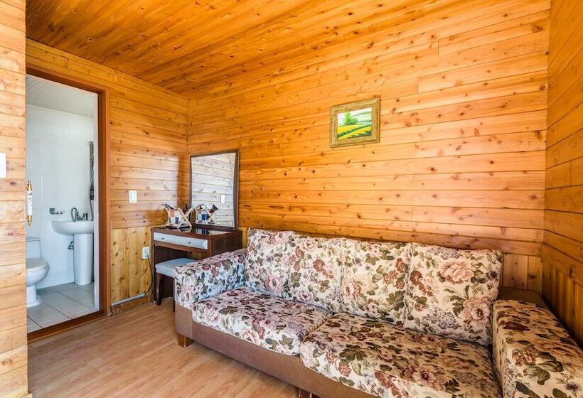 هتل Longbeach Pension