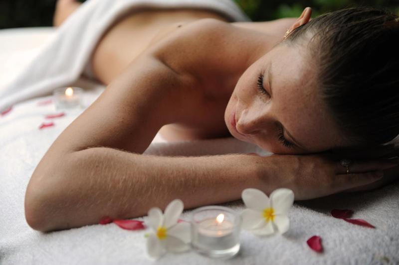 هتل Crown Beach Resort & Spa