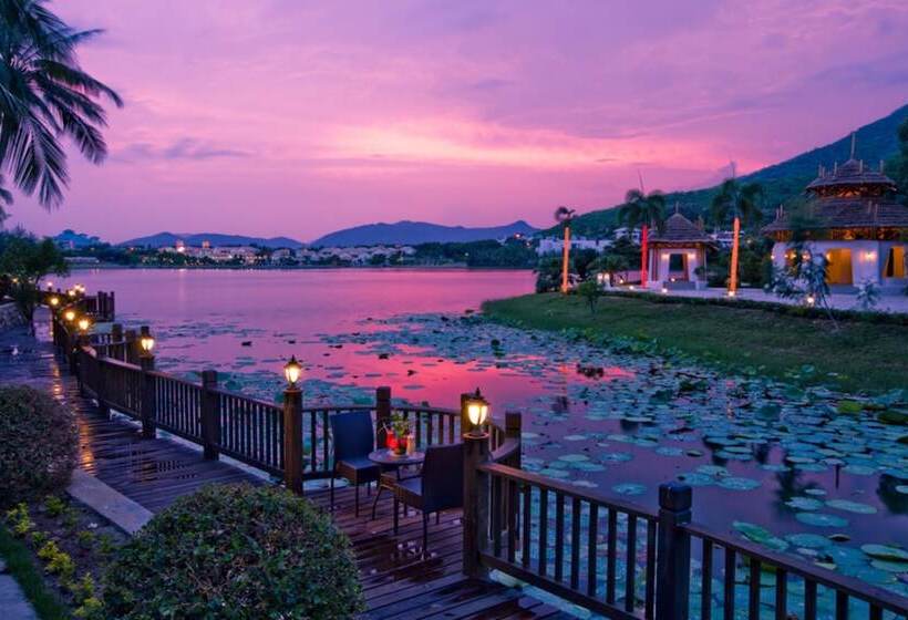 هتل Golden Palm Resort
