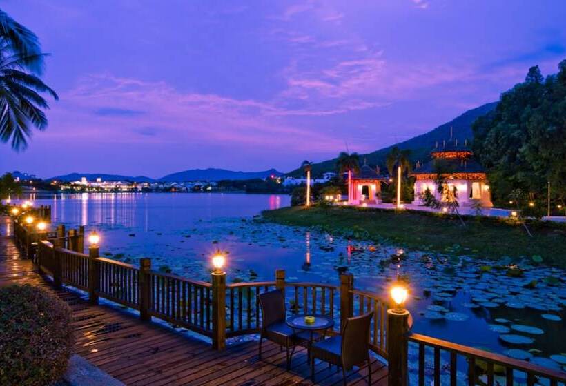 هتل Golden Palm Resort