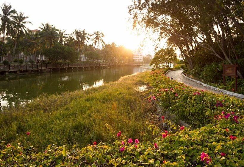 هتل Golden Palm Resort
