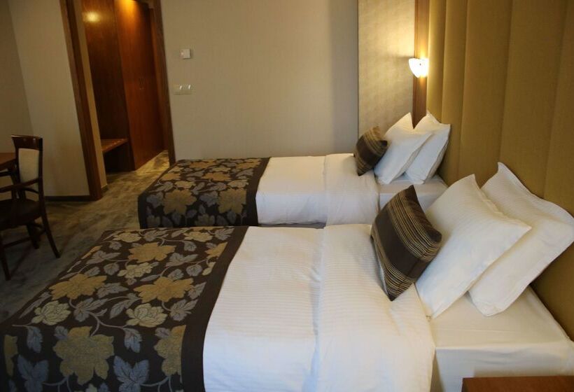 هتل Golden Tulip Varna