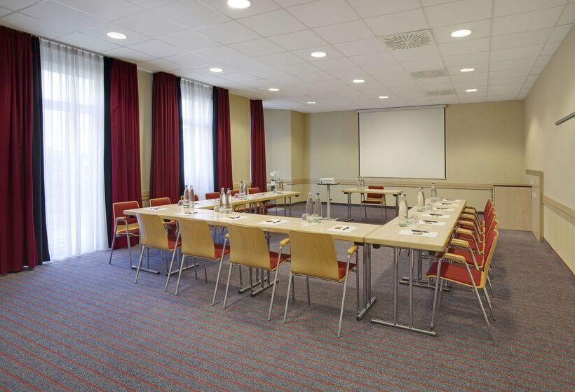 هتل Holiday Inn Express Frankfurt Messe, An Ihg