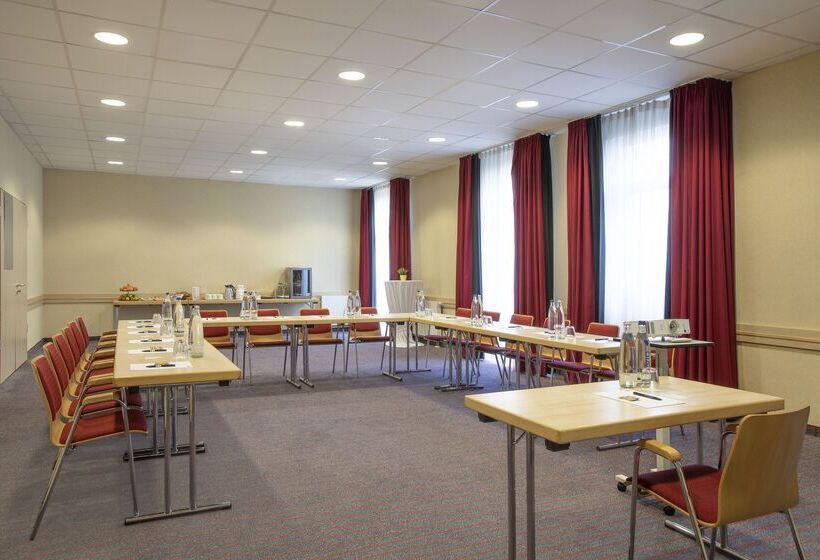 هتل Holiday Inn Express Frankfurt Messe, An Ihg