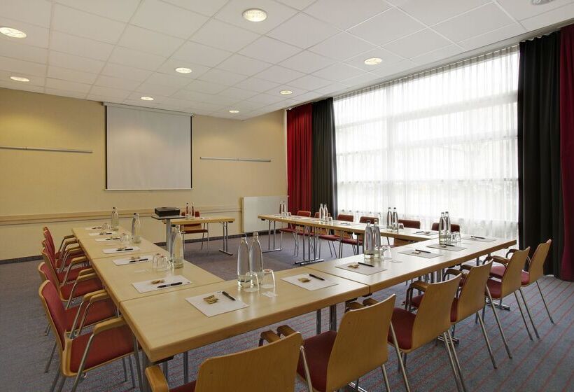 هتل Holiday Inn Express Frankfurt Messe, An Ihg