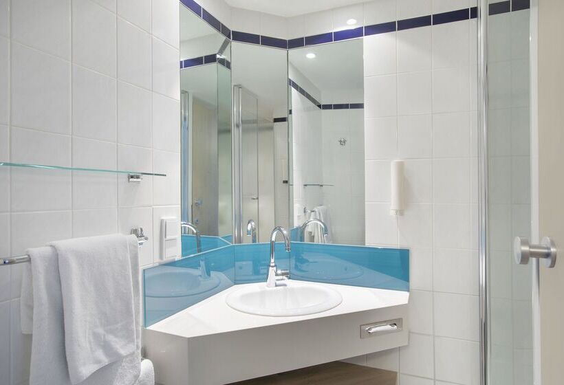 هتل Holiday Inn Express Frankfurt Messe, An Ihg