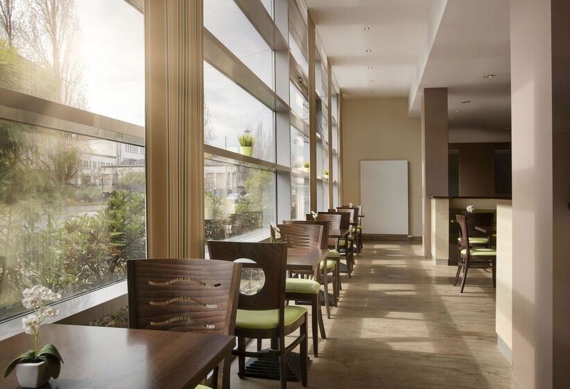 هتل Holiday Inn Express Frankfurt Messe, An Ihg