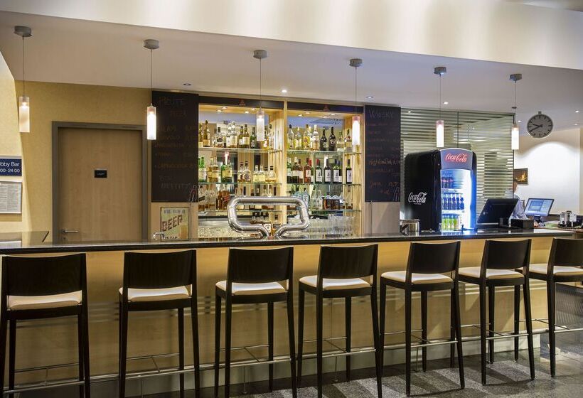 هتل Holiday Inn Express Frankfurt Messe, An Ihg
