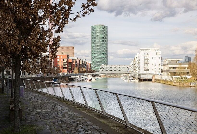 هتل Holiday Inn Express Frankfurt Messe, An Ihg