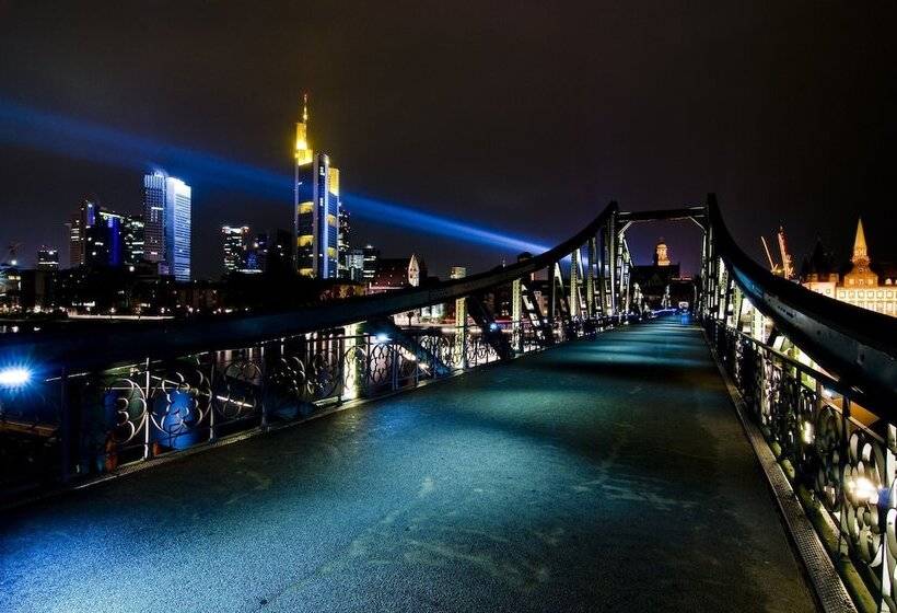 هتل Holiday Inn Express Frankfurt Messe, An Ihg