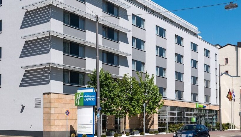هتل Holiday Inn Express Frankfurt Messe, An Ihg