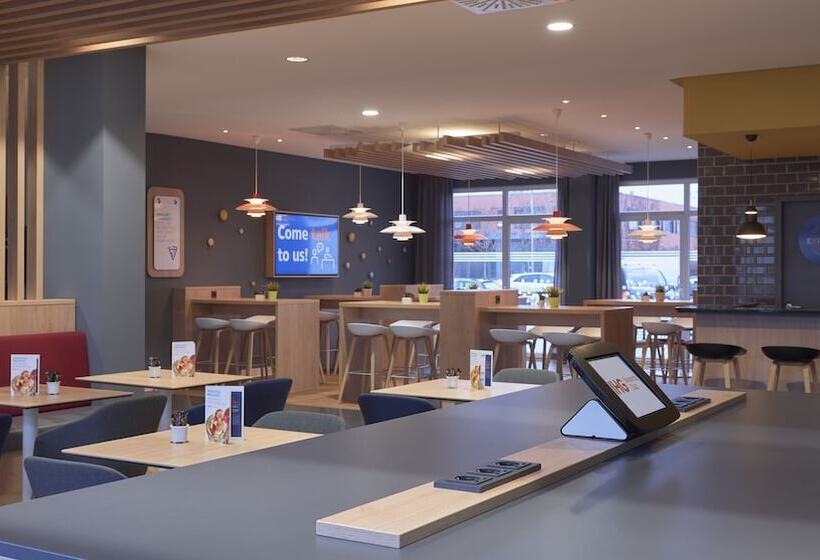 هتل Holiday Inn Express Frankfurt Messe, An Ihg