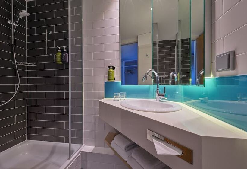 هتل Holiday Inn Express Frankfurt Messe, An Ihg
