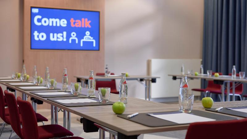 هتل Holiday Inn Express Frankfurt Messe, An Ihg