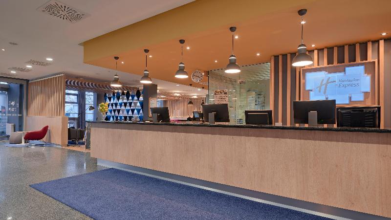 هتل Holiday Inn Express Frankfurt Messe, An Ihg