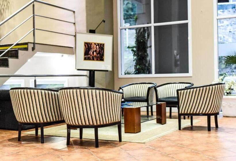 Howard Johnson Rio Ceballos Hotel Y Casino