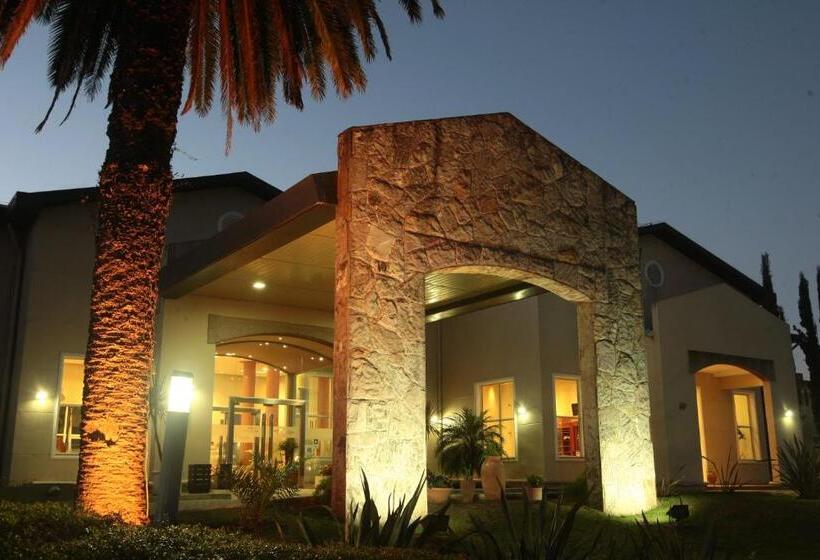 Howard Johnson Rio Ceballos Hotel Y Casino