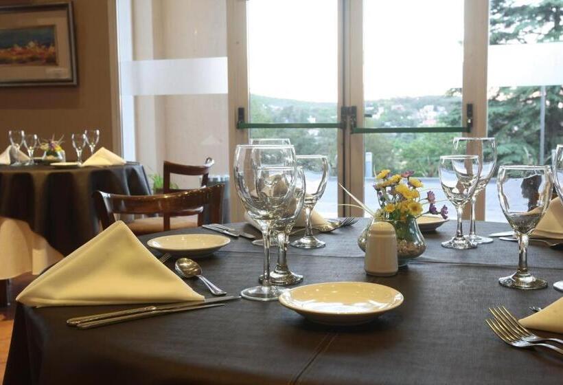 Howard Johnson Rio Ceballos Hotel Y Casino