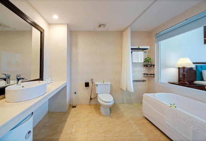 هتل River Beach Resort & Residences
