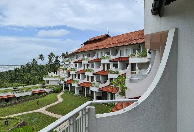 هتل Taj Bentota Resort & Spa