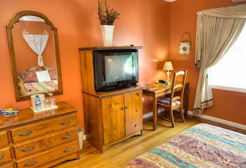 هتل The Great House Inn