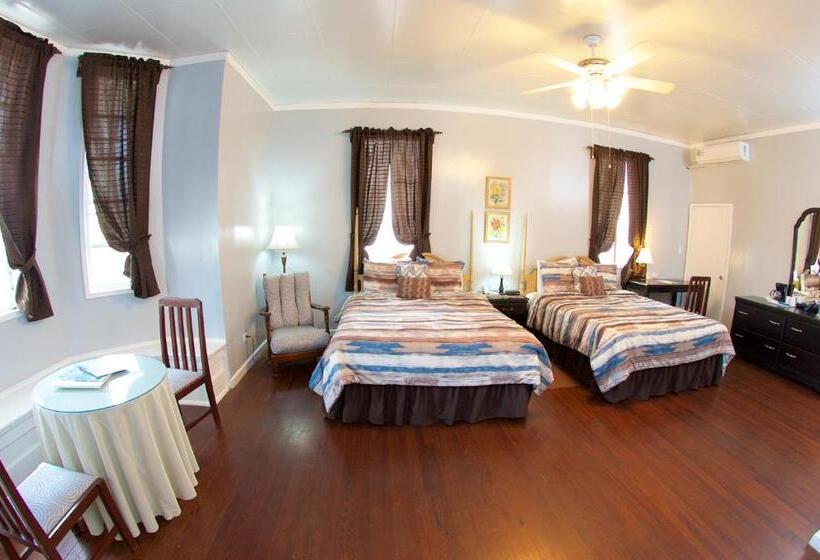 هتل The Great House Inn