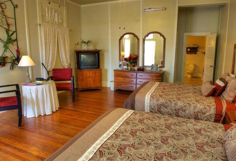 هتل The Great House Inn
