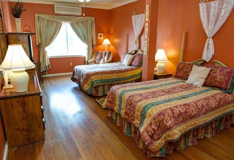 هتل The Great House Inn