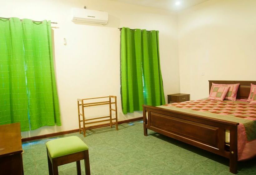 هتل Raintree