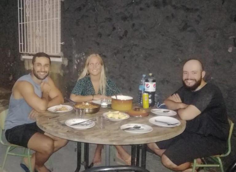 هاستل Pensión Alecer