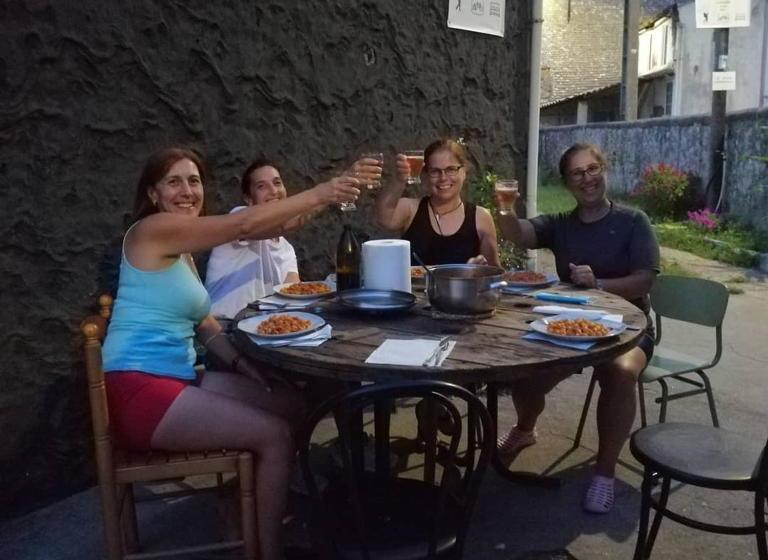 هاستل Pensión Alecer