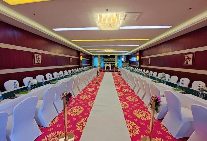Golden Peacock Hotel Blantyre